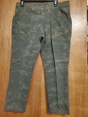 Olive Green Camouflage Cargo Ankle Pants